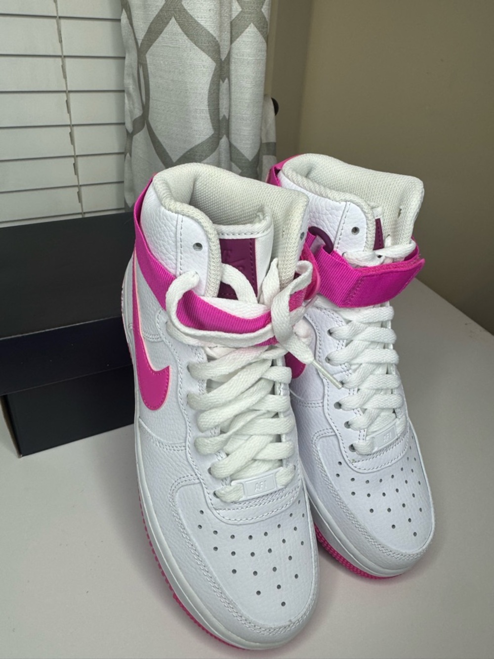 Nike Air Force 1 White and Hot Pink High-Top Women’s Sneakers * New in Box!* - Picture 3 of 4